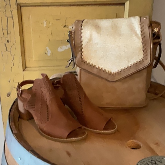 Elegant Tan and Cream Women's Backpack - Picture 2 of 8